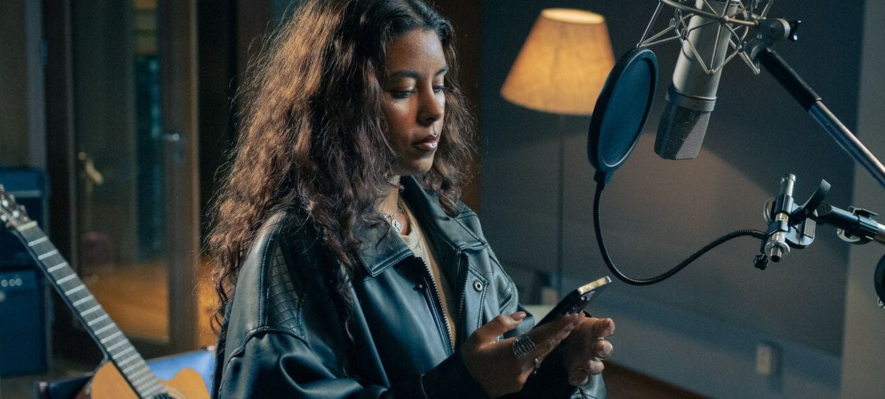 singer-using-moises-app-vocal-remover.jpg